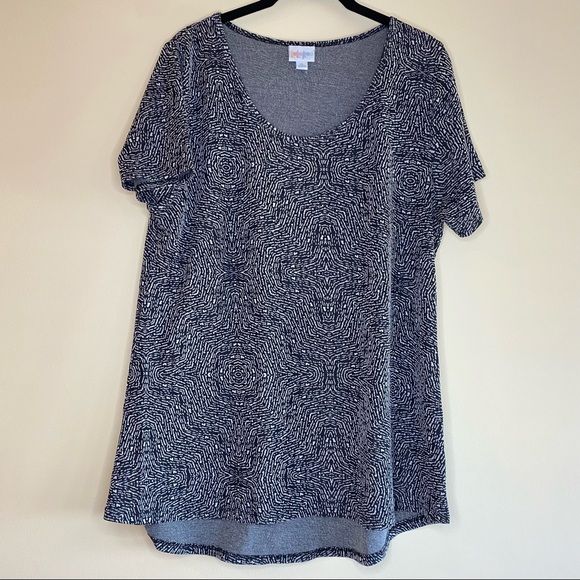 Lularoe Tee - XL - Black and White Print - Picture 1 of 4